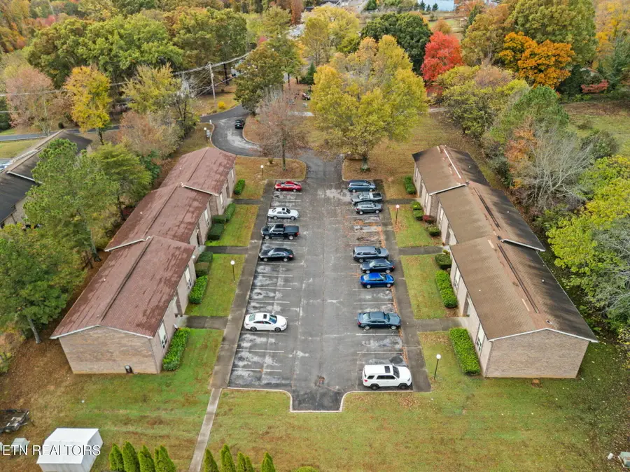 906 Old Reservoir Rd, Maryville, TN 37804 - #2