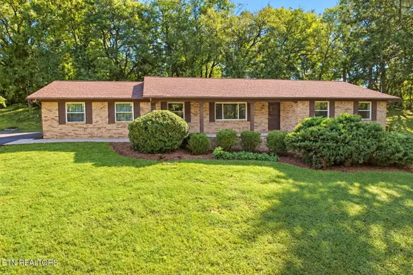 5704 Crestwood Drive, Knoxville, TN 37914