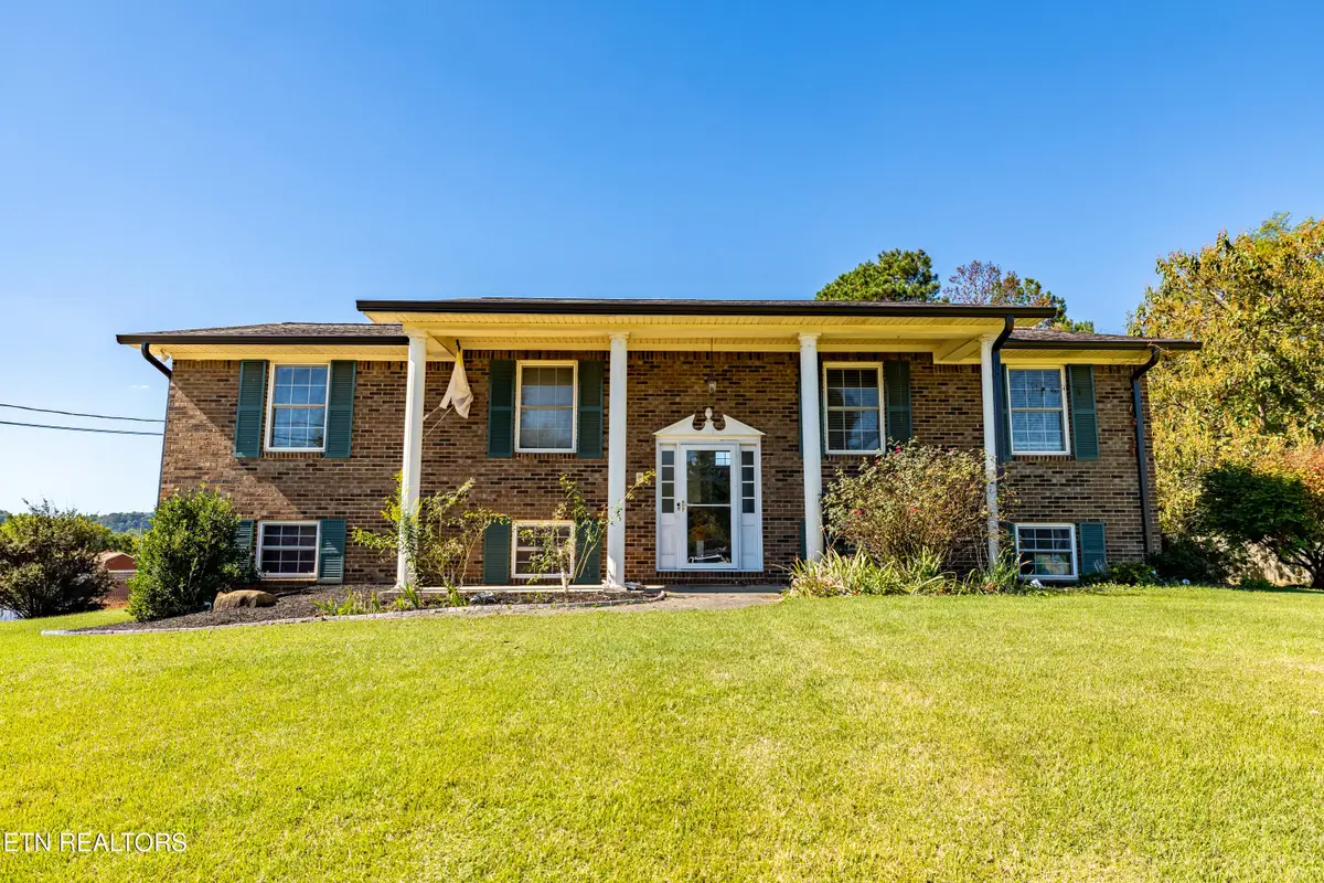 7325 Hallbrook Rd, Knoxville, TN 37918 - #1