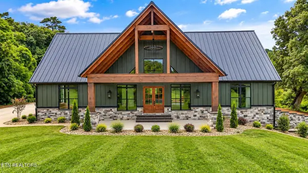 710 W Dumplin Valley Rd, Dandridge, TN 37725