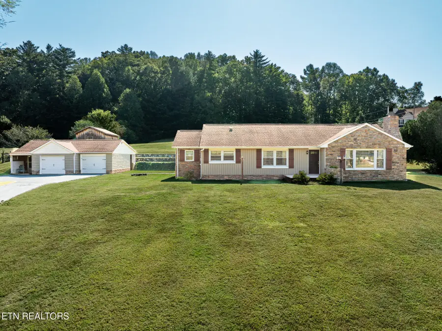 121 Shady Rd, Oliver Springs, TN 37840 - #2