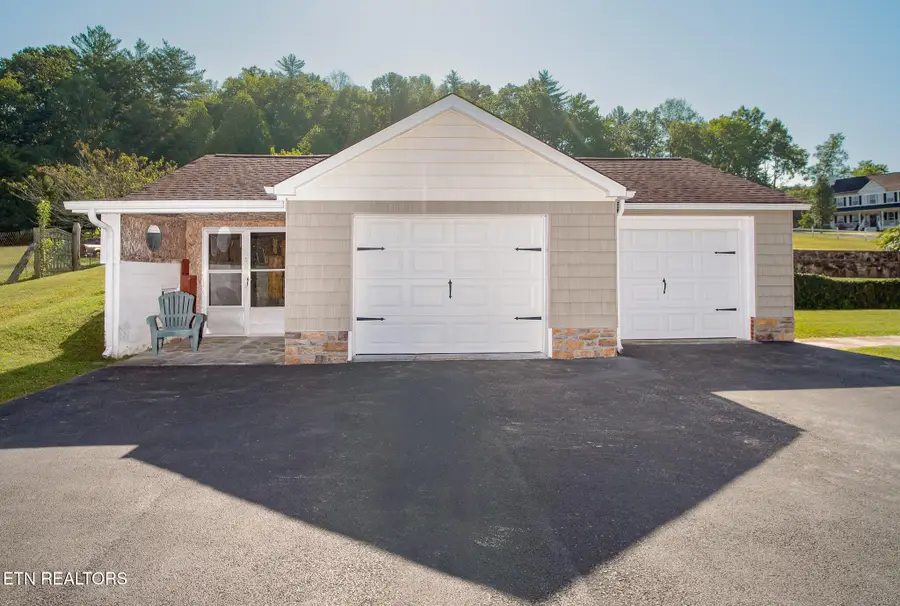 121 Shady Rd, Oliver Springs, TN 37840 - #3