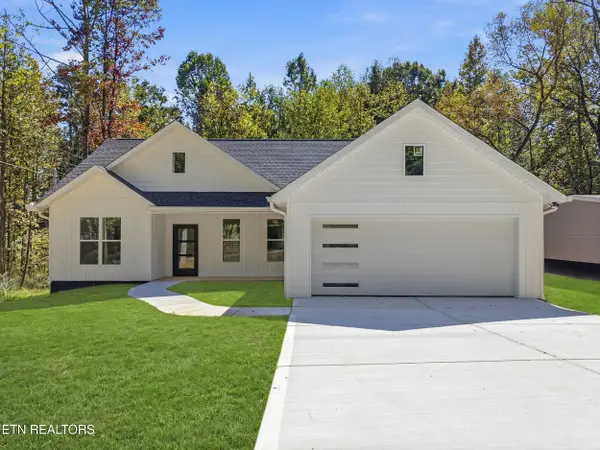 683 Hen Valley Rd, Oliver Springs, TN 37840
