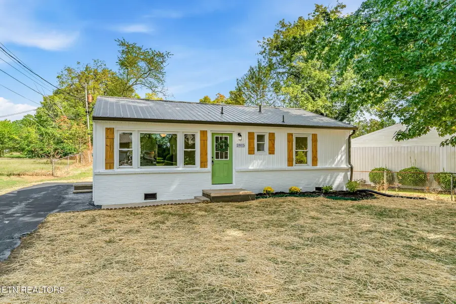 2815 London Circle, Knoxville, TN 37917 - #2