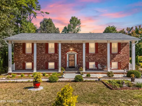 212 Cogdill Rd, Knoxville, TN 37922