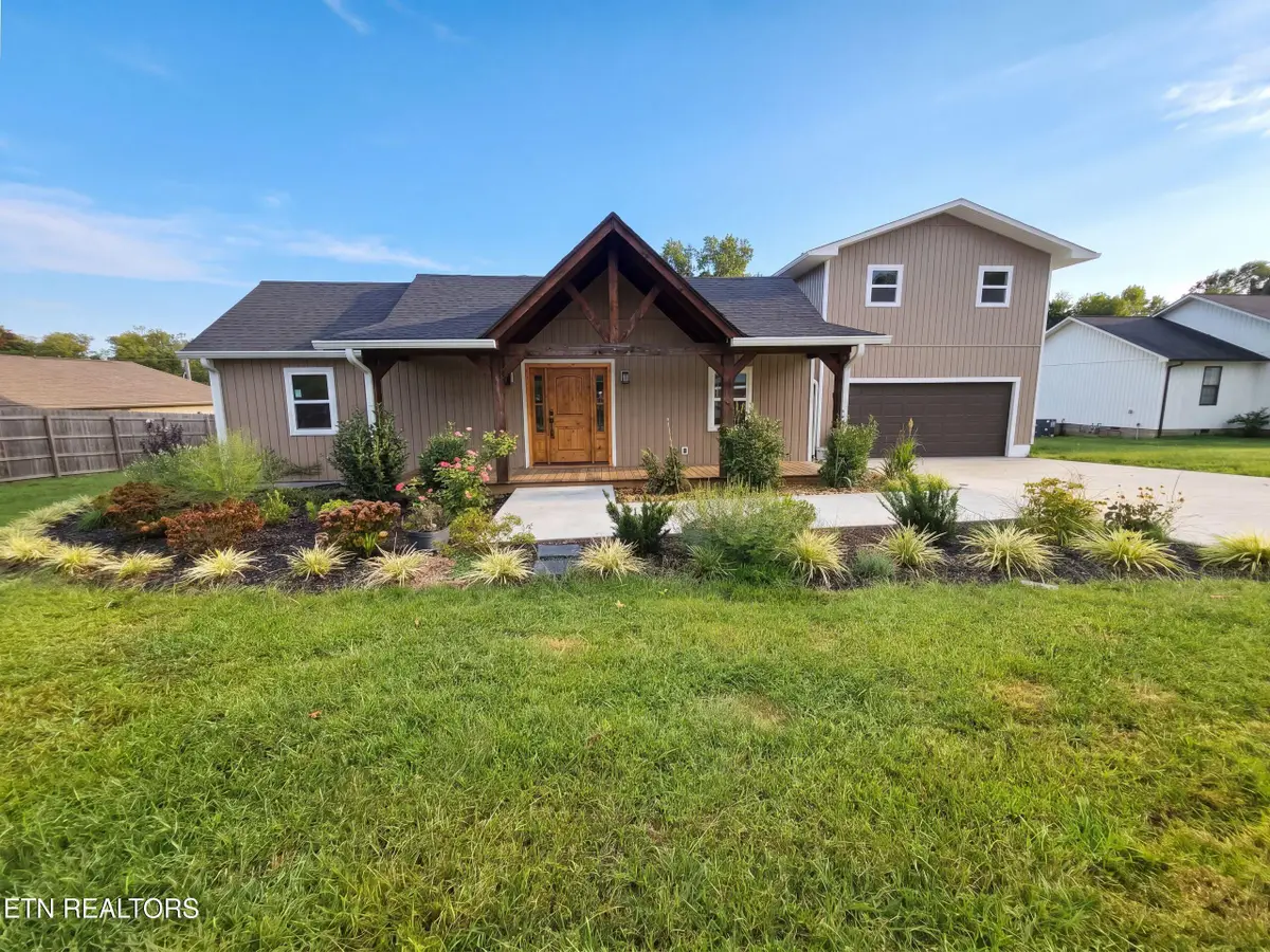 576 Stanley St, Oneida, TN 37841 - #1