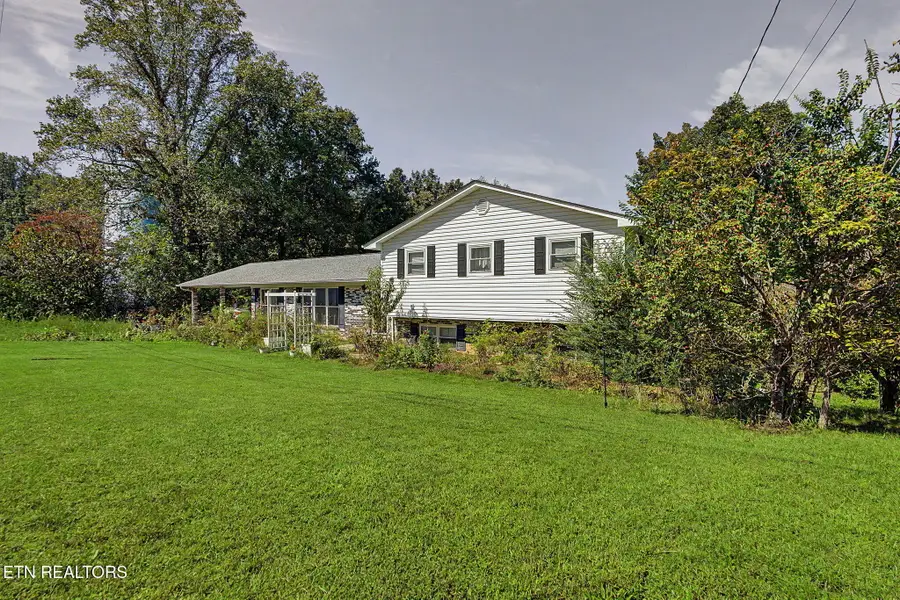319 Woodland Drive, Harriman, TN 37748 - #2