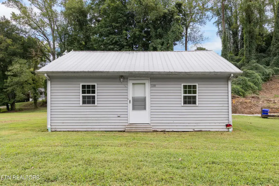 1208 Old Roane St, Harriman, TN 37748 - #2