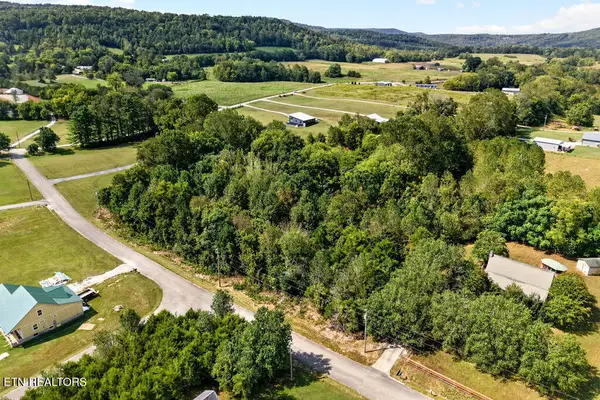 51,52,53 Hidden River Ave, Sparta, TN 38583