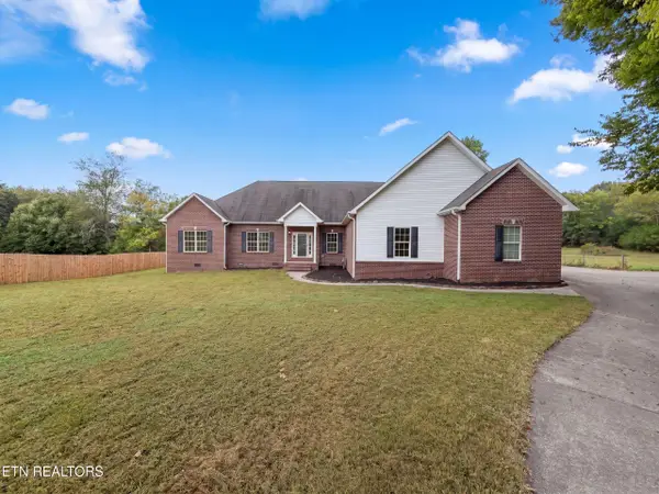 2433 Misty Ridge Drive, Lenoir City, TN 37772