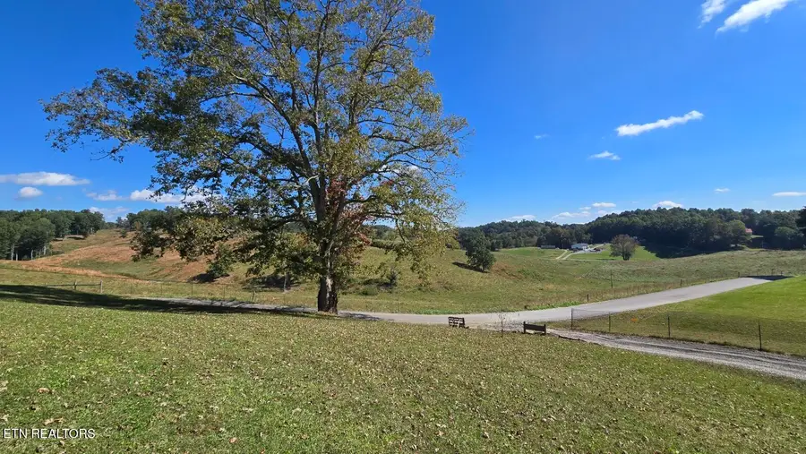 1672 Old Nursery Rd, Rose Hill, VA 24281 - #2