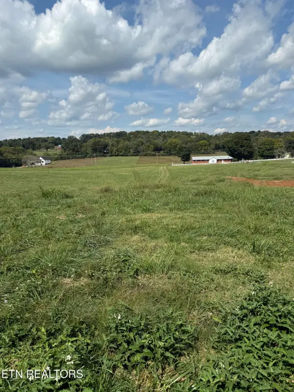 22400 Martel Rd, Lenoir City, TN 37772