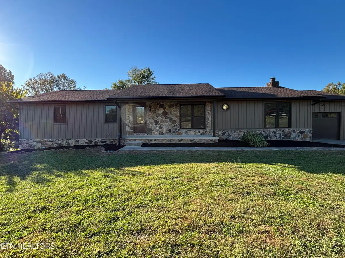 130 3rd St, Rockwood, TN 37854 - #1