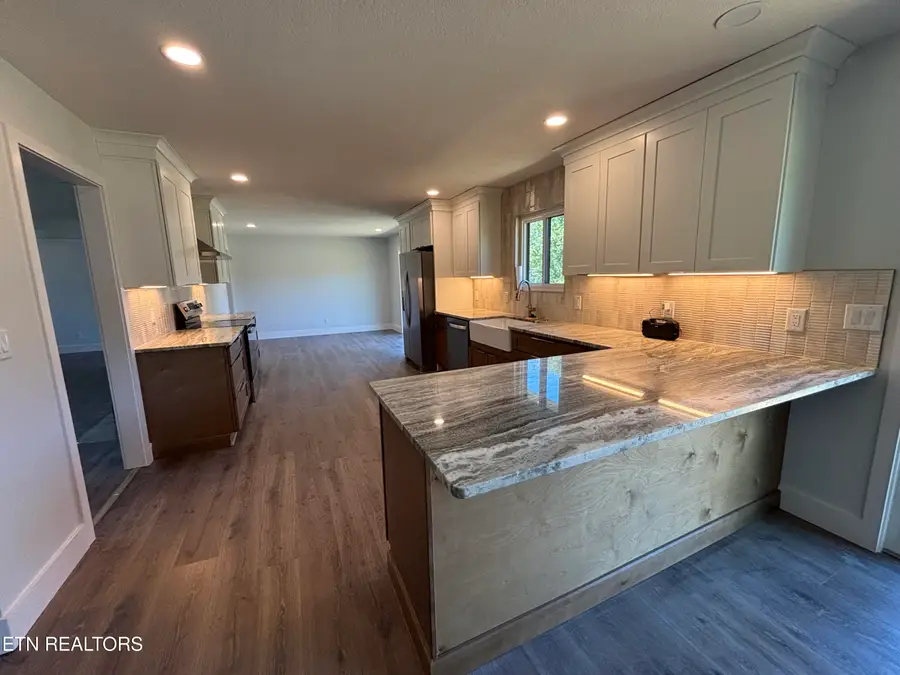 130 3rd St, Rockwood, TN 37854 - #2