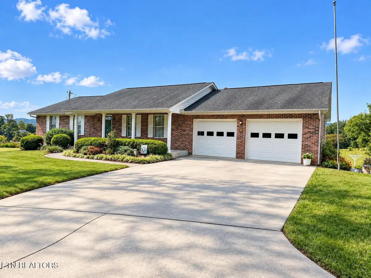 1922 N Charles G Seivers Blvd, Clinton, TN 37716 - #1