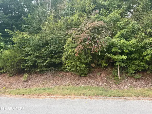 Indian Hills Circle, Clinton, TN 37716