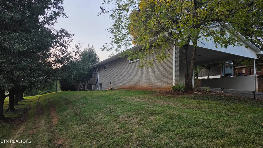 1206 Peachtree St, Sweetwater, TN 37874 - #2