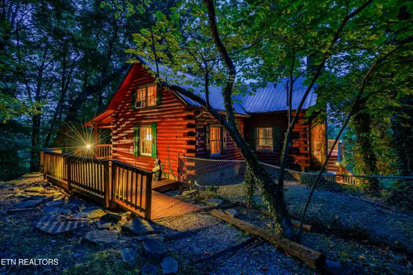 1008 E Foothills Drive, Gatlinburg, TN 37738