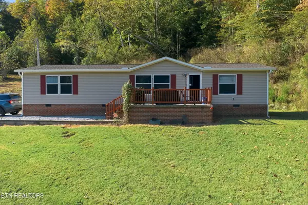 3840 War Creek Rd, Thorn Hill, TN 37881