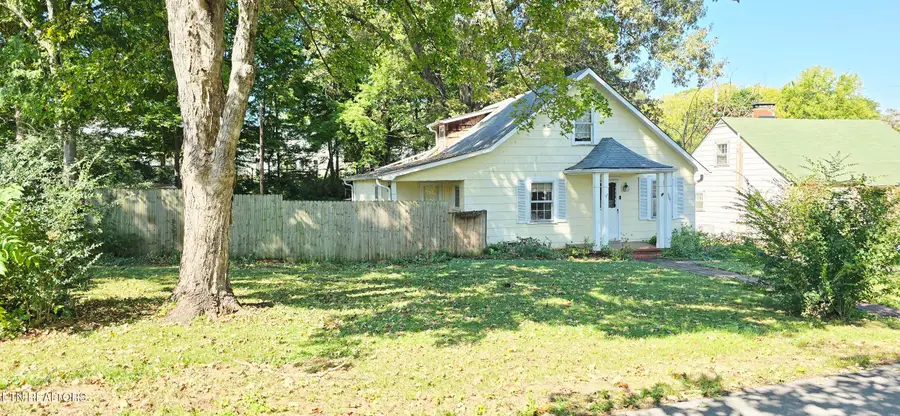 907 Sterling Ave, Maryville, TN 37803 - #2