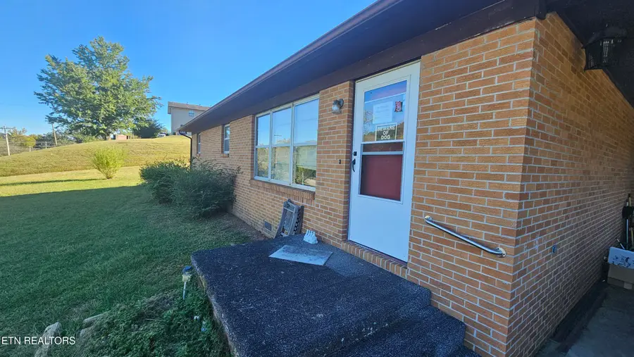211 Meadowview Drive, Harriman, TN 37748 - #2