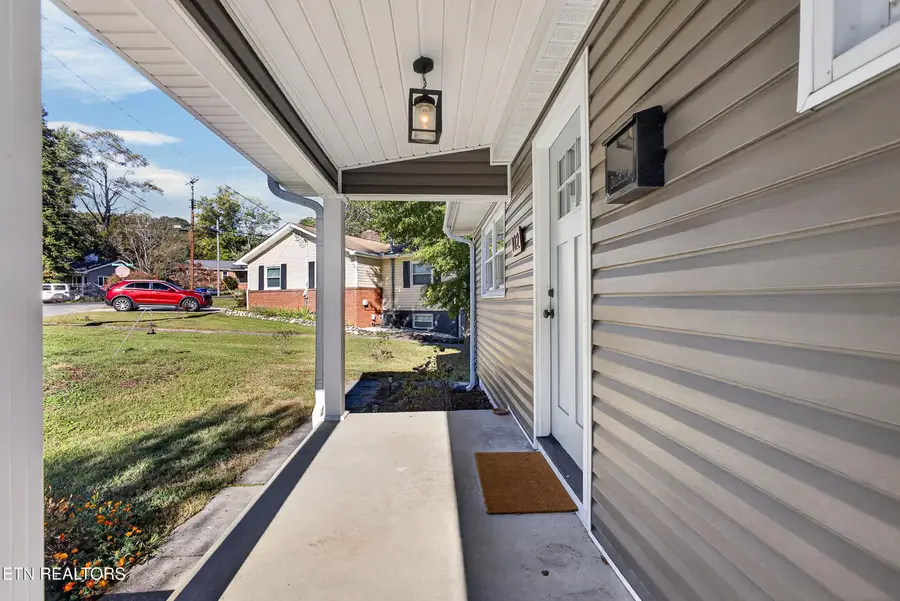 102 Poplar Rd, Oak Ridge, TN 37830 - #2