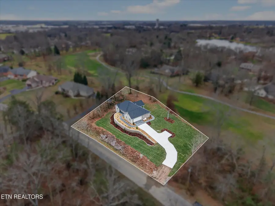 941 E Deer Creek Drive, Crossville, TN 38571 - #2