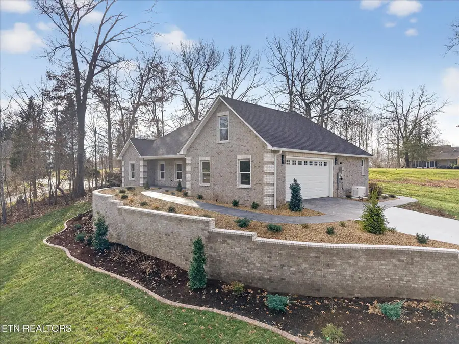 941 E Deer Creek Drive, Crossville, TN 38571 - #3