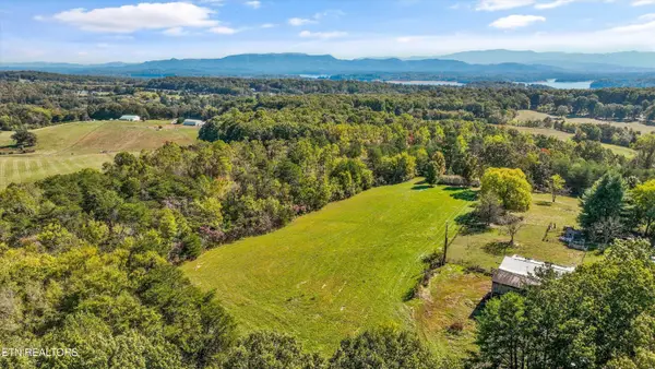 744 Rosewood Way, Dandridge, TN 37725