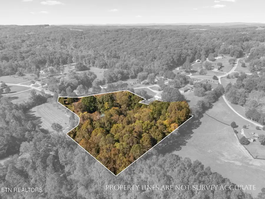 2416 Williams Ferry Rd, Lenoir City, TN 37771 - #2