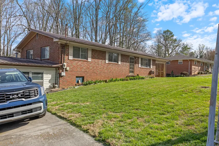 717 James Street, Athens, TN 37303 - #3