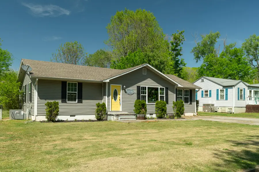 912 Barnabas Street, Athens, TN 37303 - #3