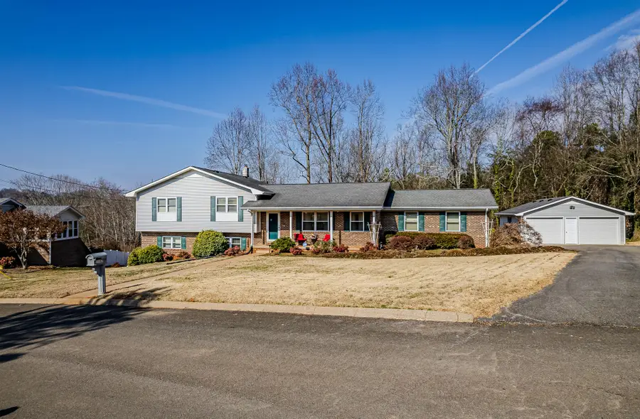 1107 Brentwood Drive, Etowah, TN 37331 - #2