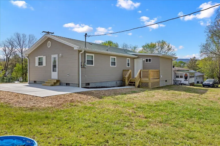 400 N Iowa Avenue, Etowah, TN 37331 - #2