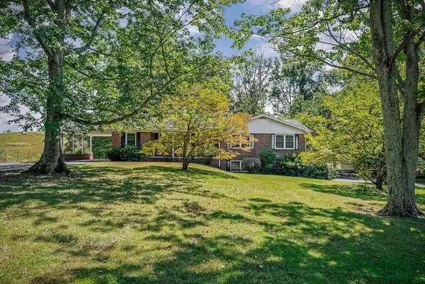 5036 Pendergrass Rd, Byrdstown, TN 38549