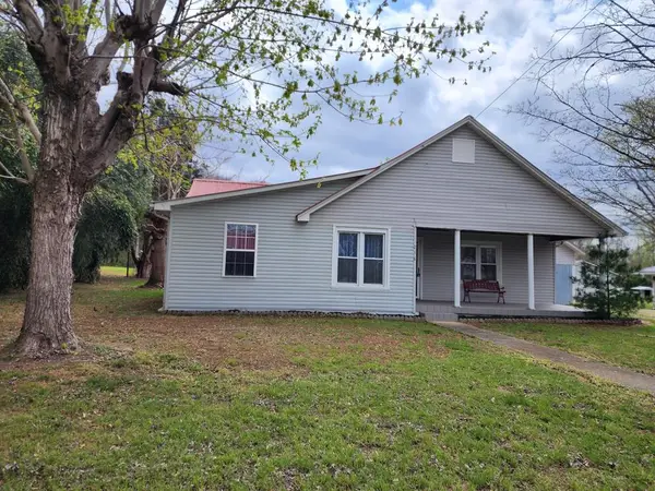 218 East Lake Ave, Celina, TN 38551