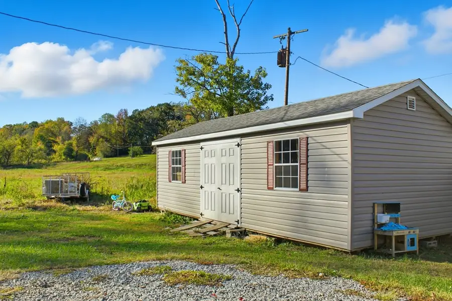 214 S Main St, Byrdstown, TN 38549 - #3