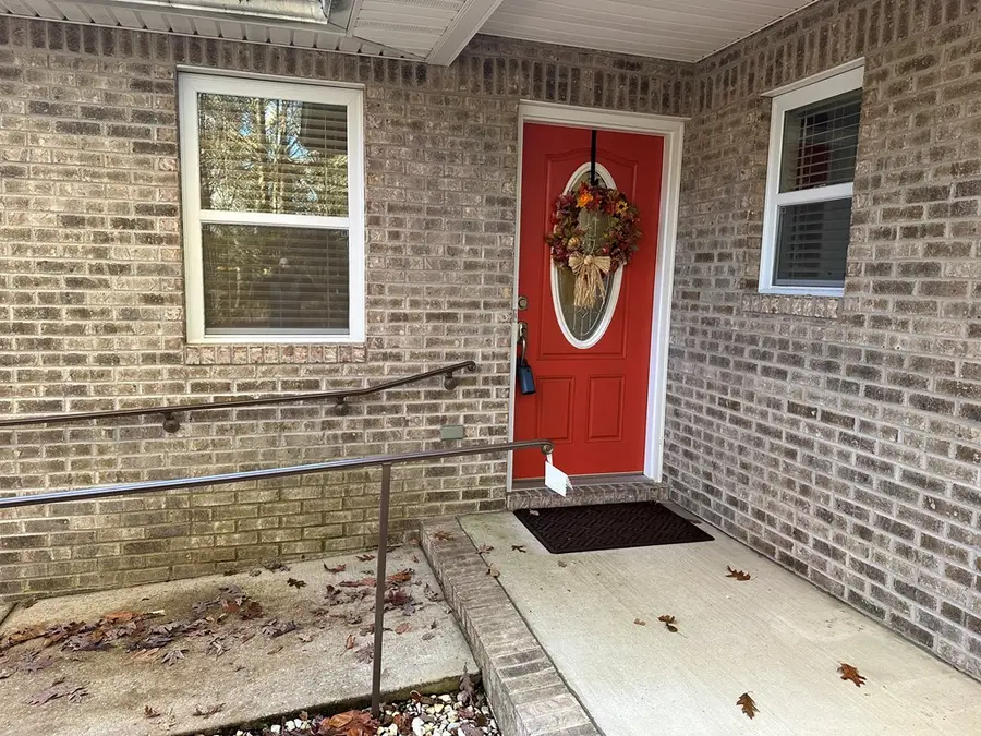 128 Sunset Pt, Crossville, TN 38571-3679 - Image #2