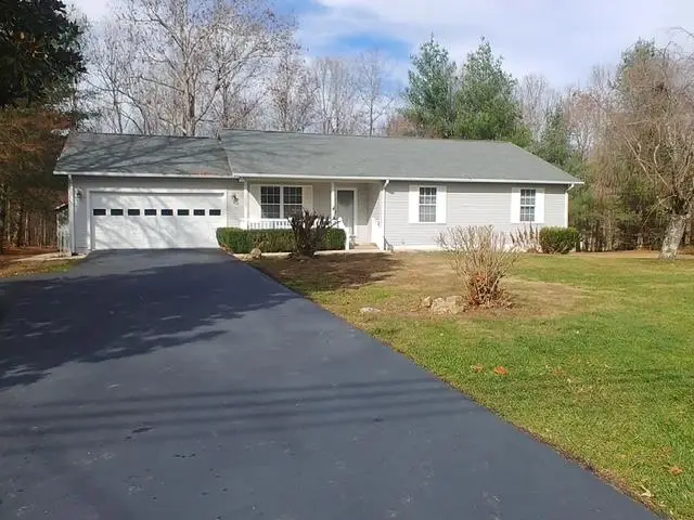 1063 Scarlett Dr, Crossville, TN 38555 - #1