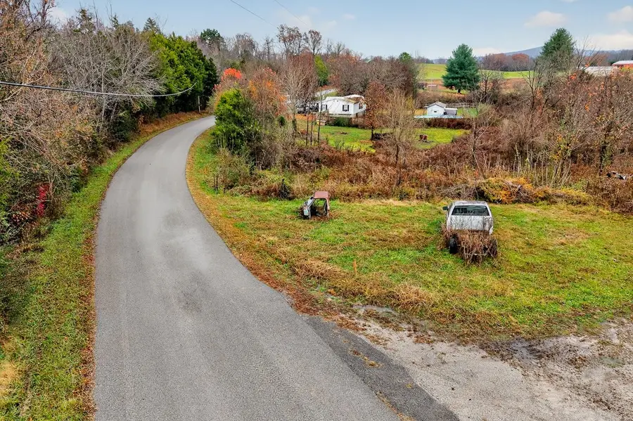 265 N Center Point Acres, Walling, TN 38587 - Image #2