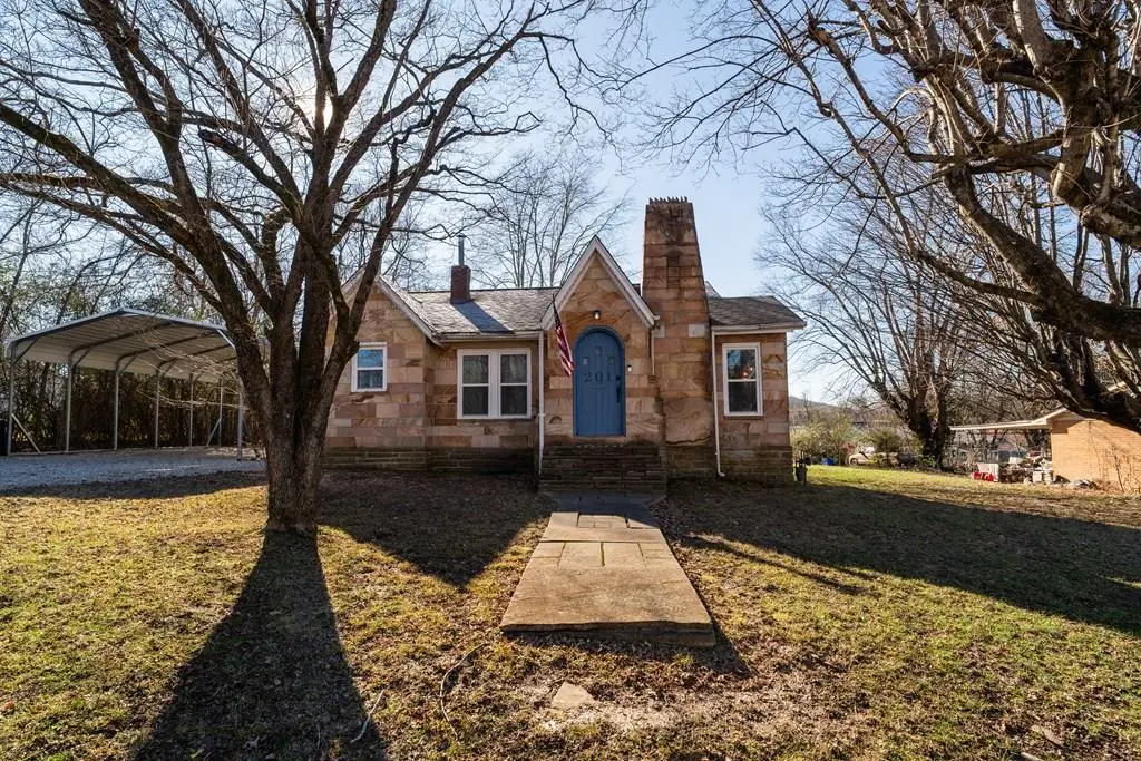 201 E 4th Street, Livingston, TN 38570 - Image #1