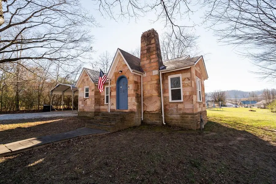 201 E 4th Street, Livingston, TN 38570 - Image #2