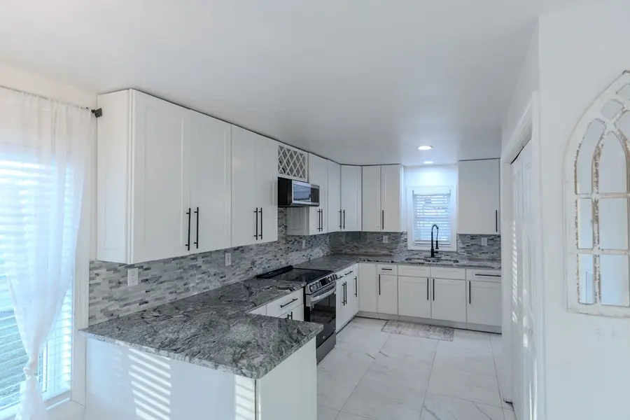 521 E New Avenue, Monterey, TN 38574 - Image #3