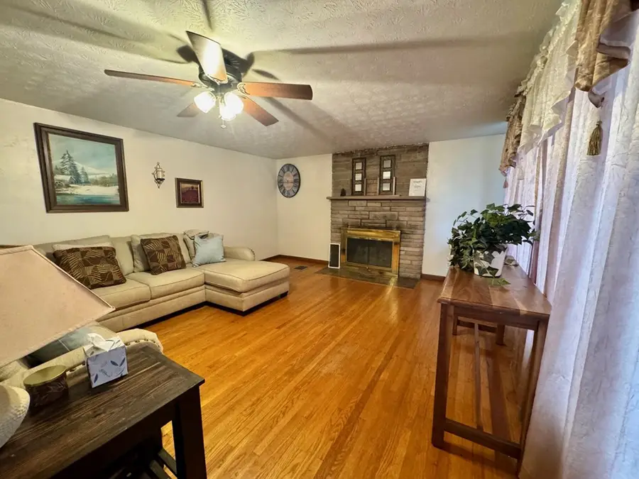 6111 Nashville Hwy, Deer Lodge, TN 37726 - Image #2