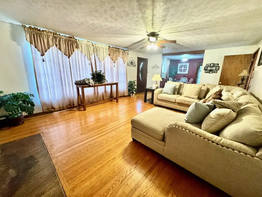 6111 Nashville Hwy, Deer Lodge, TN 37726 - Image #3