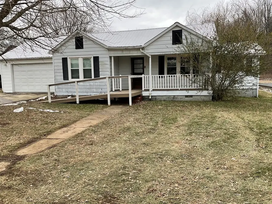 308 West Main St, Byrdstown, TN 38549 - #2