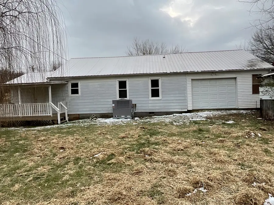 308 West Main St, Byrdstown, TN 38549 - #3