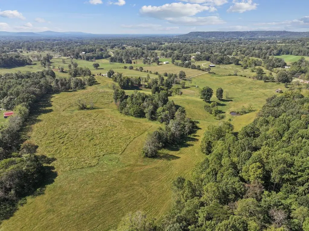 515 Jericho Rd, Quebeck, TN 38579 - #1