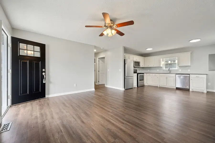 226 Smith St, McMinnville, TN 37110 - #3