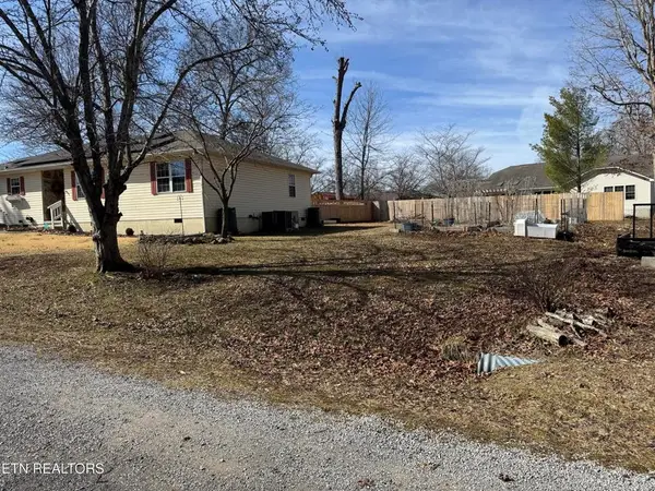 17 Rena Cir, CROSSVILLE, TN 38572